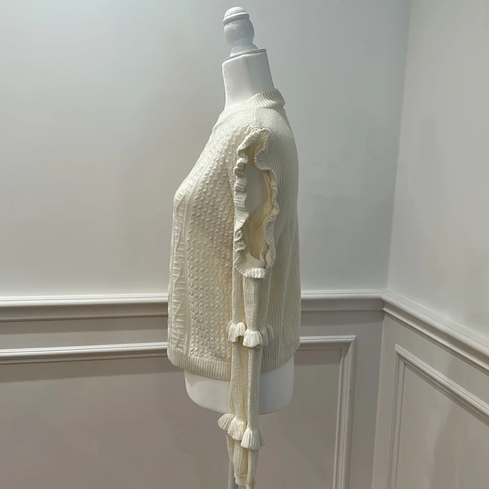 Cream Express sweater size small‎